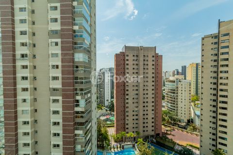 Image 6 - 896069