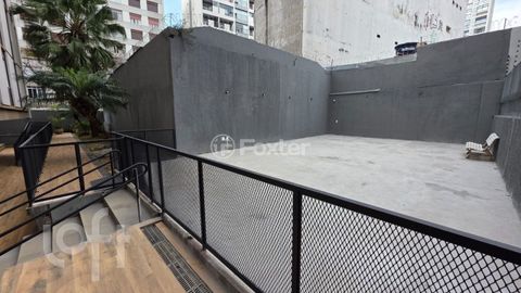 Image 10 - 896076