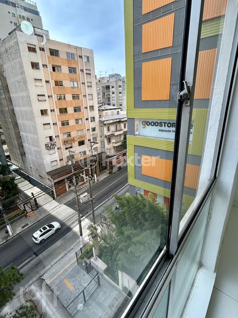 Image 10 - 896125