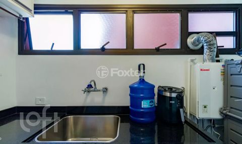 Image 7 - 896131