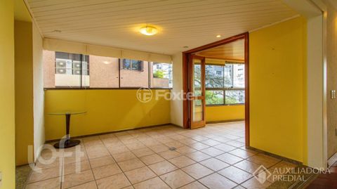 Image 8 - 896136