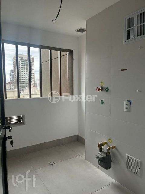 Image 3 - 896141