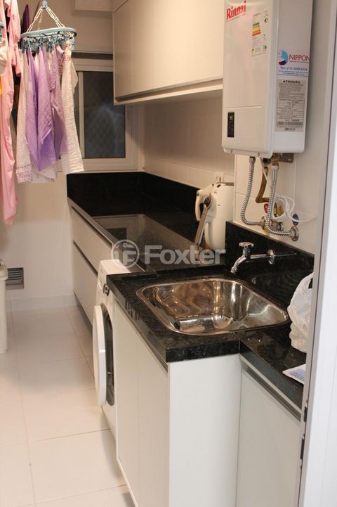 Image 7 - 896146