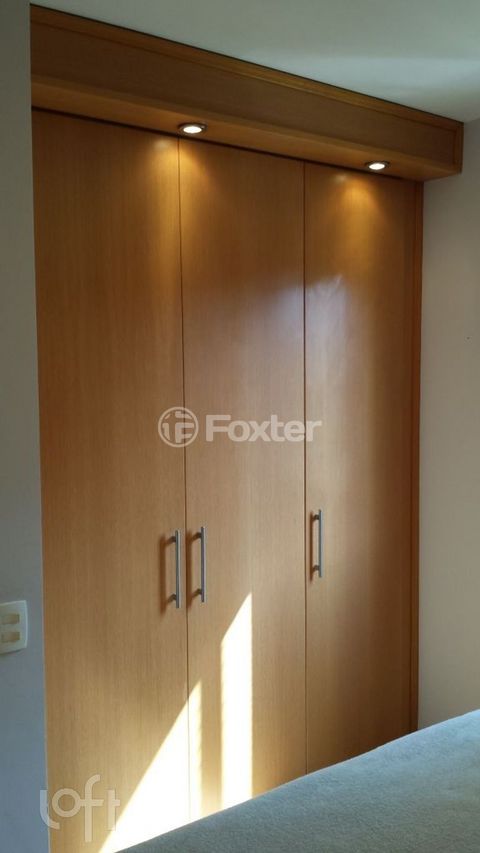 Image 7 - 896200
