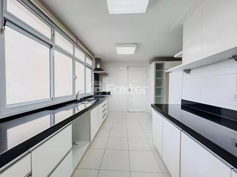 Image 6 - 896223