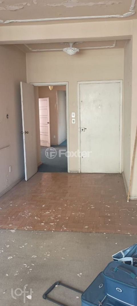 Image 8 - 896268