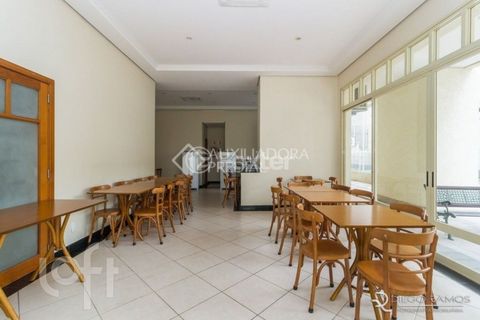 Image 4 - 896278