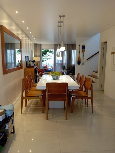 Image 2 - 896293