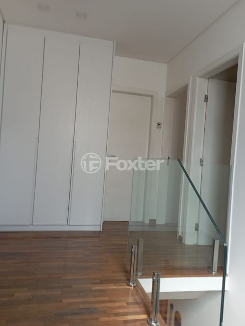 Image 7 - 896293