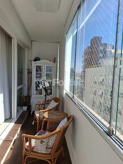 Image 5 - 896366