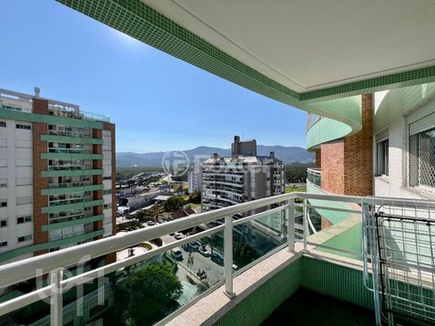 Image 4 - 896372