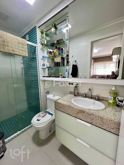 Image 9 - 896372
