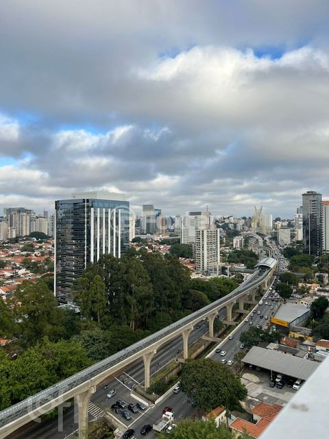 Image 6 - 896401