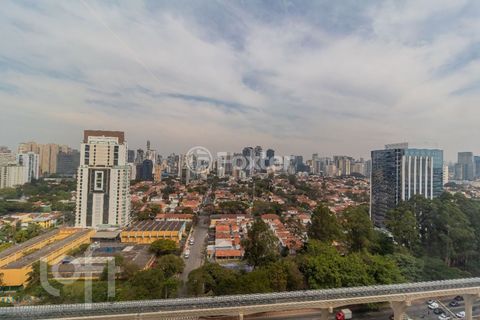 Image 9 - 896401