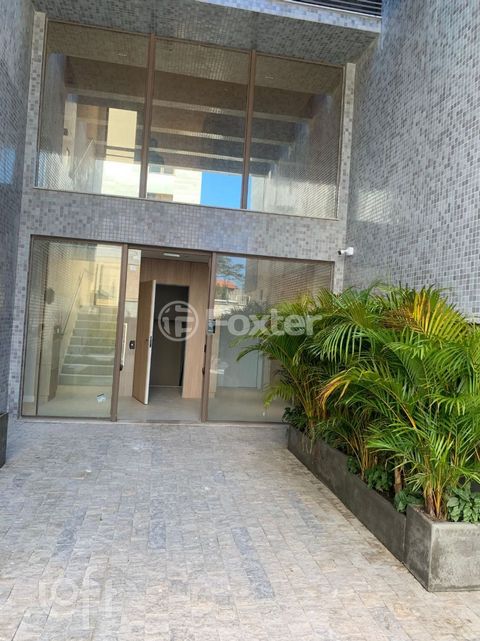 Image 2 - 896421
