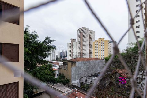 Image 13 - 896470