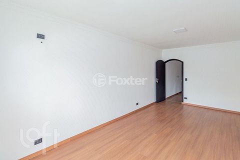 Image 11 - 896500