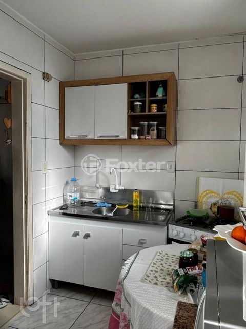 Image 8 - 896536