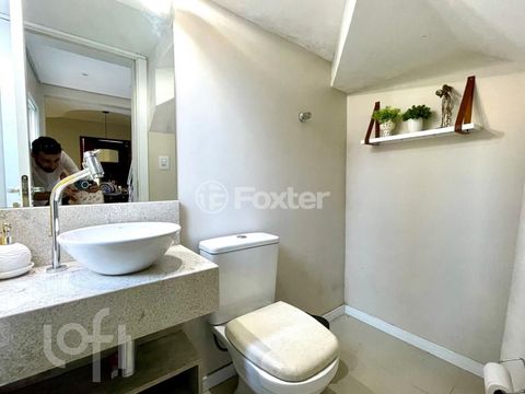 Image 3 - 896550