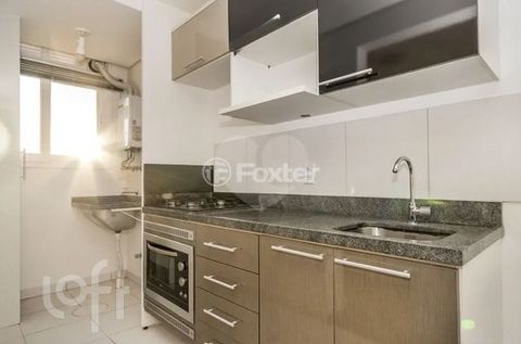 Image 4 - 896555