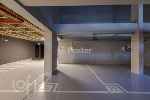 Image 16 - 896560