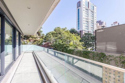 Image 3 - 896560