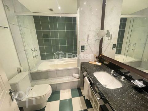 Image 7 - 896562