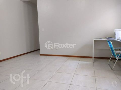 Image 4 - 896595