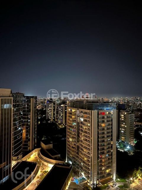 Image 10 - 896602