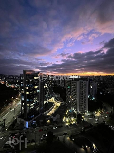 Image 15 - 896602