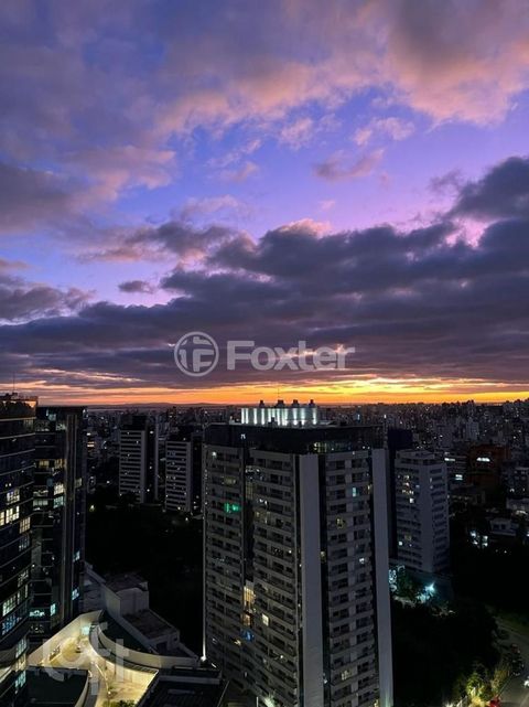 Image 11 - 896602