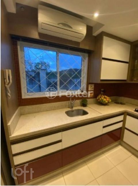 Image 8 - 896606