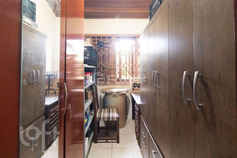 Image 3 - 896609