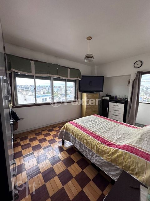 Image 6 - 896636