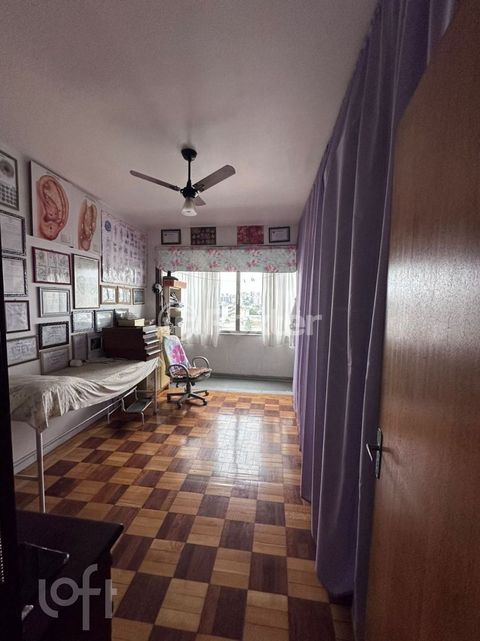 Image 4 - 896636