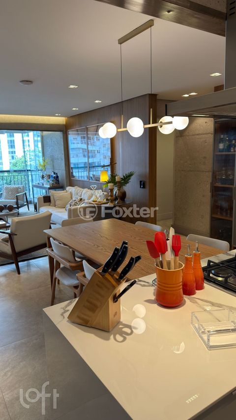 Image 7 - 896641