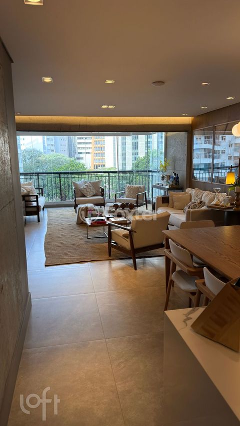Image 5 - 896641