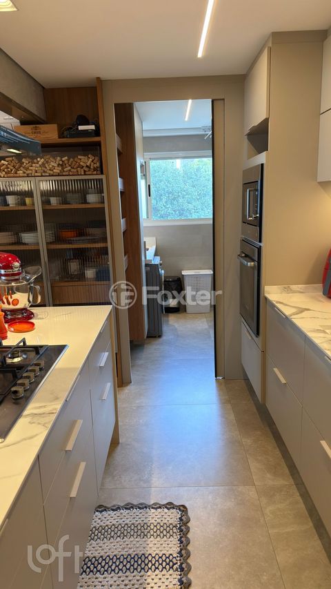 Image 8 - 896641