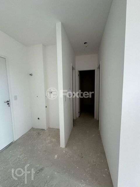 Image 2 - 896645