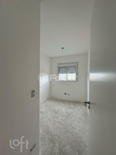 Image 4 - 896646