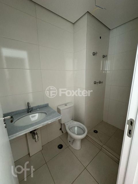 Image 11 - 896646