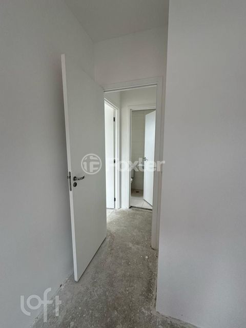 Image 8 - 896646