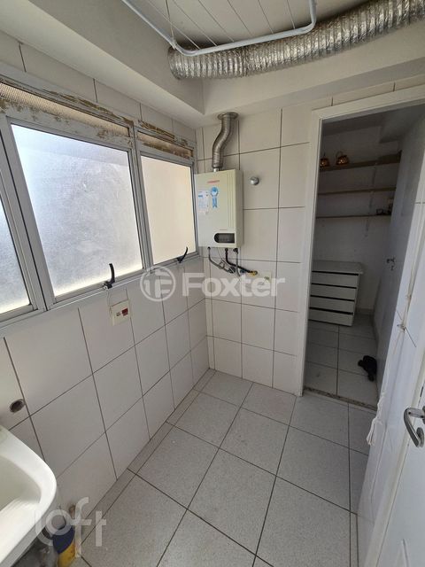 Image 7 - 896652
