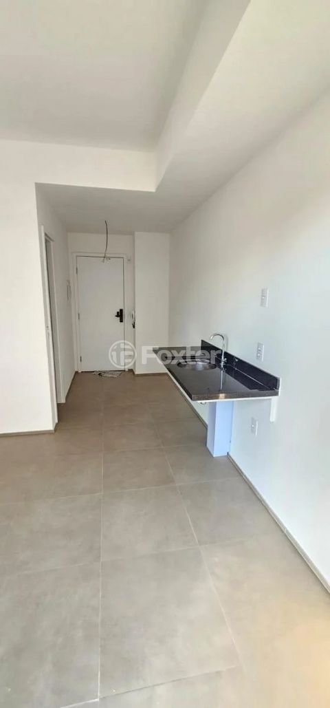 Image 2 - 896666