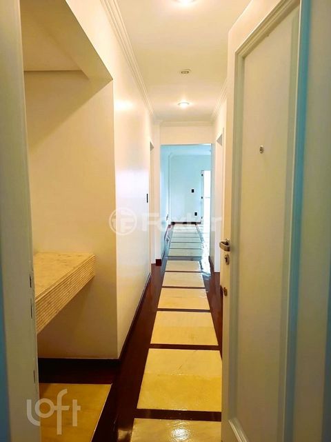 Image 3 - 896672