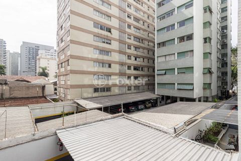 Image 10 - 896673