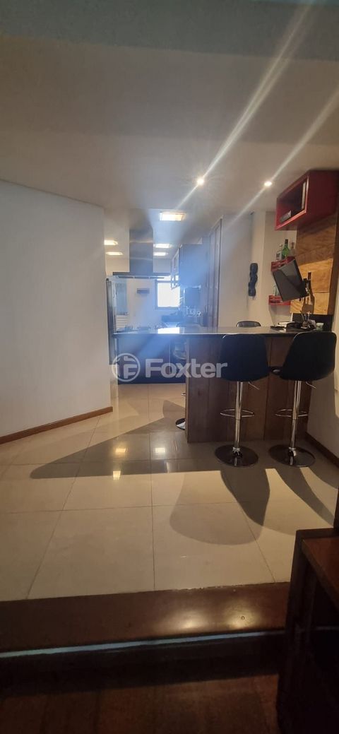 Image 3 - 896675