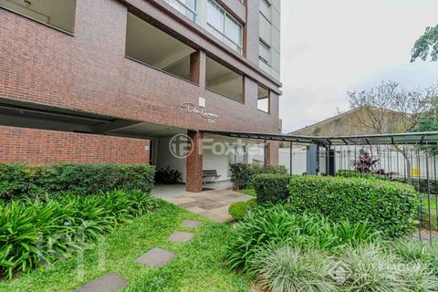 Image 17 - 896677
