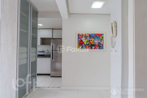 Image 4 - 896677
