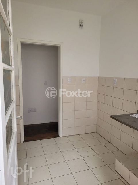 Image 7 - 896679